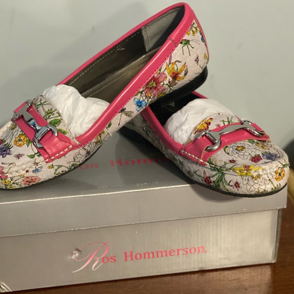 PRICE DROP Ros Hommerson Regina White Floral Leather Loafers, Pink Trim, Size 8W